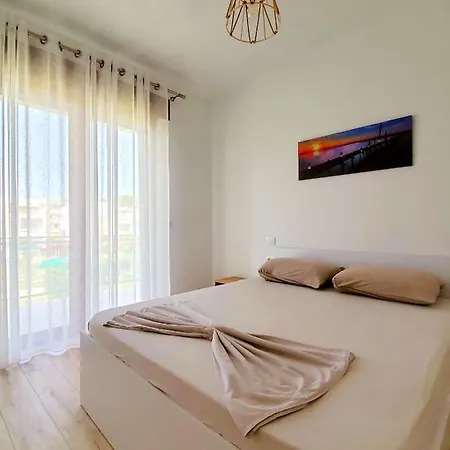 Reina At Perla Resort, Gjiri I Lalezit Villa *