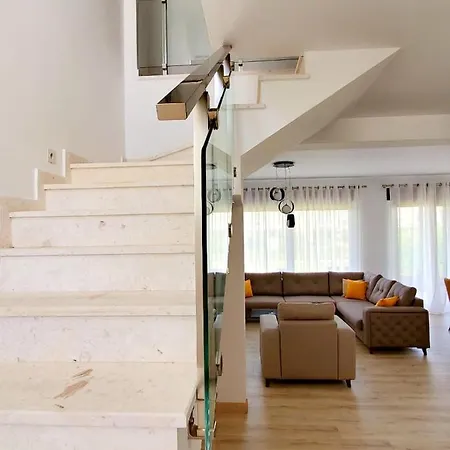 Reina At Perla Resort, Gjiri I Lalezit Durrës